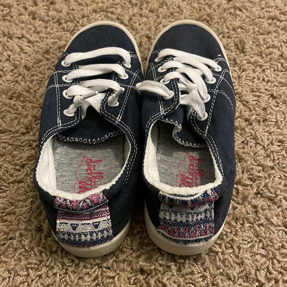 Jelly pop sneakers, navy blue with white laces